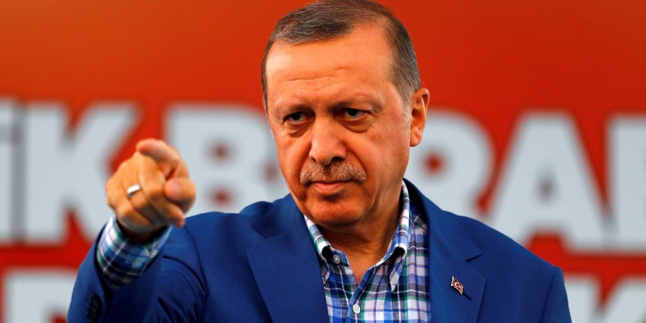 رجال الديكتاتور يقتلون المسنين التركيين: مهرجان «القمع للجميع» الأردوغاني