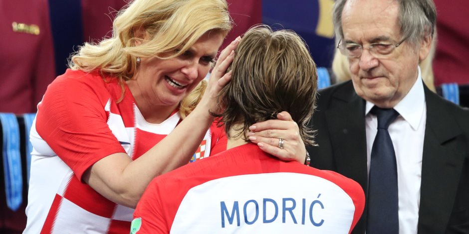 رئيسة كرواتيا أيقونة بهجة المونديال.. كيف أشعلت كوليندا نهائي كأس العالم؟