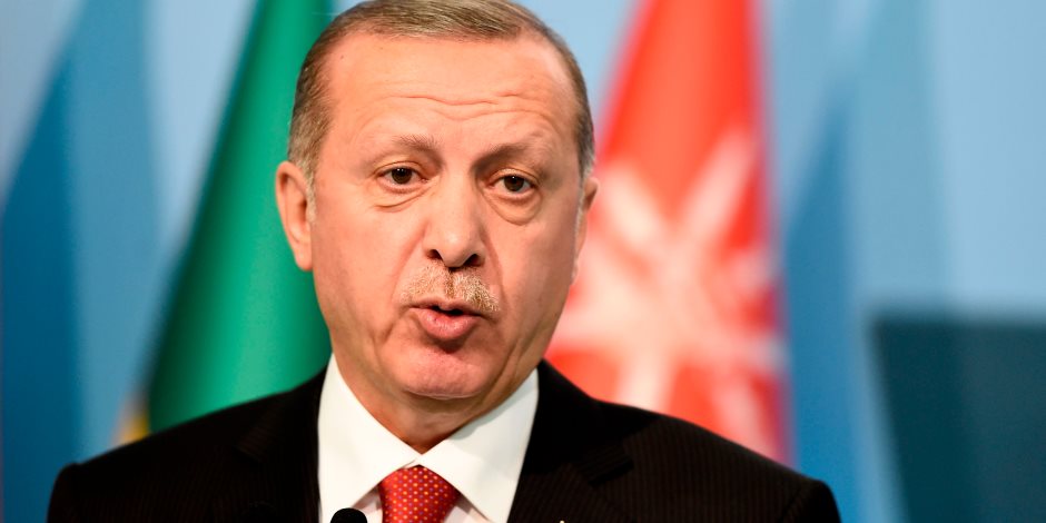 بعد استخدامهم ورقة انتخابية لمواجهة المعارضة.. أردوغان يدير ظهره للاجئين السوريين