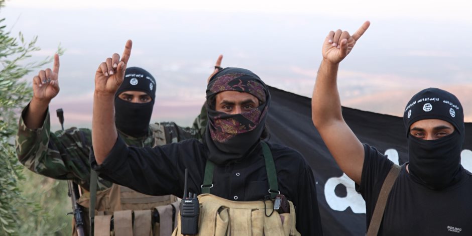 بعد اعترافه بالهزيمة على الأرض.. كيف يخطط «داعش» لشن حرب جديدة عبر الإنترنت؟