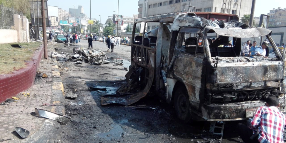 ارتفاع ضحايا حادث انقلاب سيارة مكروباص بكوبري فيصل إلى 3 وفيات و11 مصابا