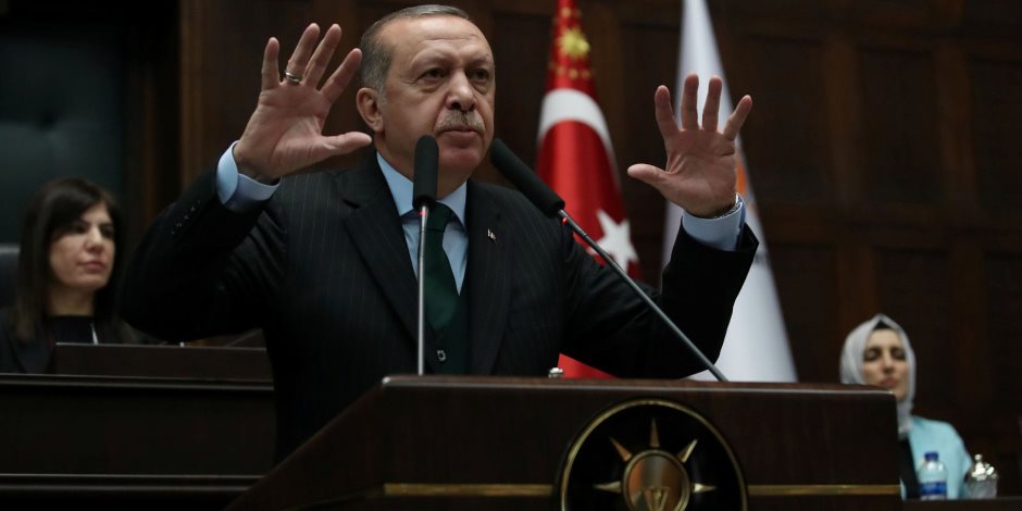 المخادع ذئب يبكي تحت أقدام الراعي.. هل نشر أردوغان الفساد في بدن الدولة العثمانية؟