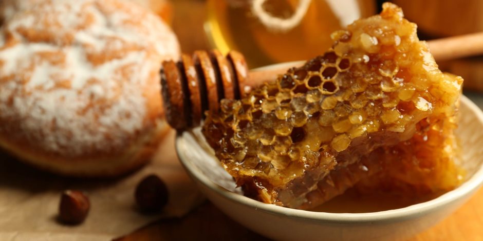 للعناية بالبشرة.. اعرفى وصفات طبيعية من العسل