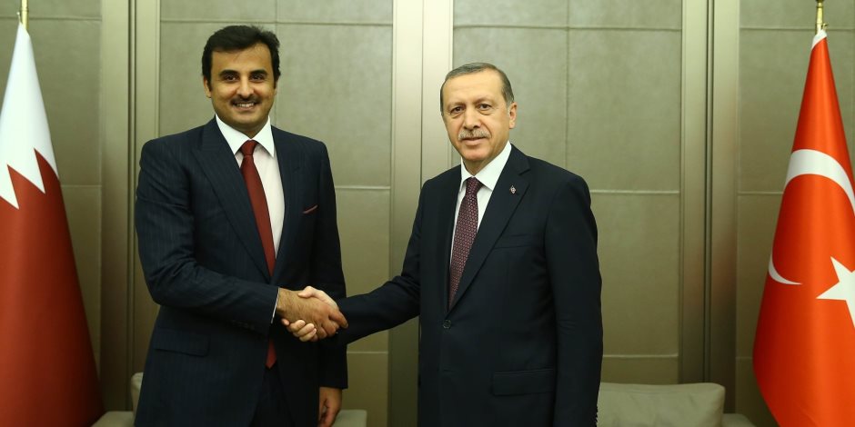 بأموال تميم وعائلته.. قطر تحاول إنقاذ تركيا في ليبيا