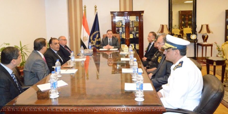 وزير الداخلية يعقد اجتماعا بقيادت أمن الإسكندرية لمراجعة خطة تأمين احتفالات العيد