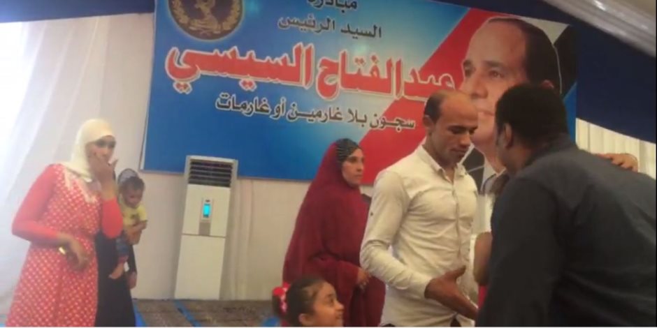رضا سالم خارج الأسوار في العيد.. ما يفسده الاقتراض يصلحه الرئيس (فيديو) 