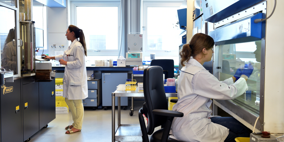 نصائح طبية: لو لقيت شعرك بيقع وضربات قلب زيادة.. لازم تعمل تحليل "TSH"