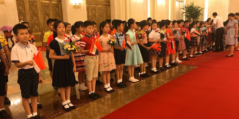 استقبال حافل في انتظار الرئيس السيسى بقاعة الشعب في بكين (فيديو وصور)