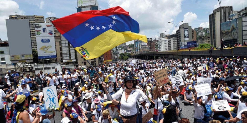 فنزويلا تحتضر.. إغلاق 500 ألف شركة وتسريح آلاف العمال بسبب التضخم