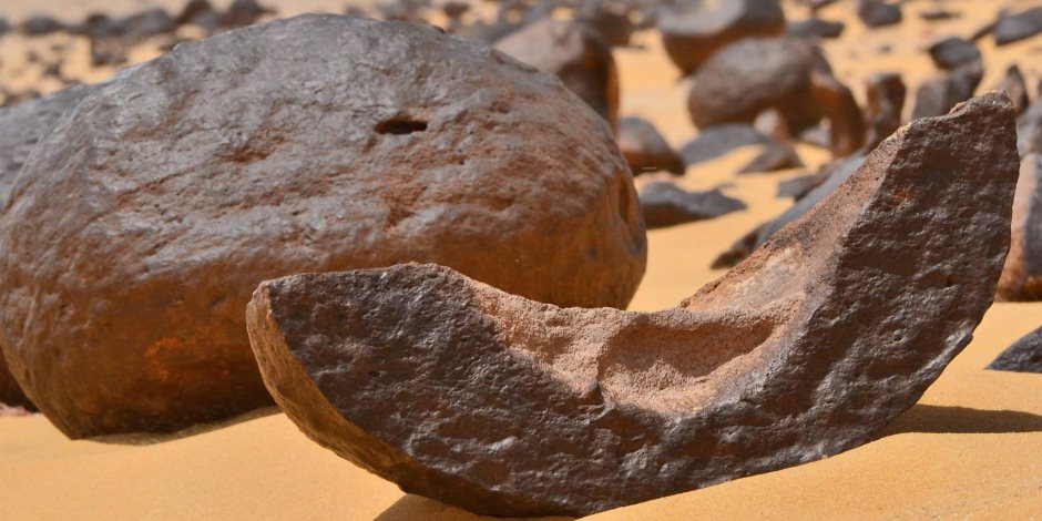 البطيخ الصخري سُرق في وضح النهار.. كيف حاسبت الدولة سارقي جبل قطراني في الفيوم؟