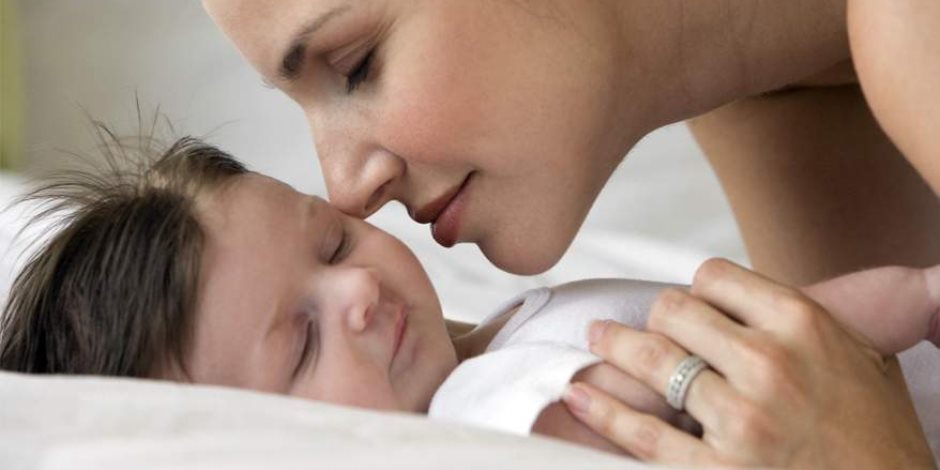 «هيجننك من كتر الزن».. نصائح للأمهات حديثي الولادة لضبط أوقات نوم أطفالهن