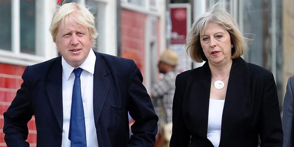 رئيسة وزراء بريطانيا أمام النيران.. هل يسحق «جونسون» أحلام «ماي» في اتفاقية بريكست؟