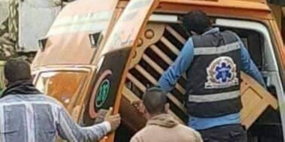 تجاهل الواقعة يمثل خطراً على الأمن القومي..سيارة إسعاف تنقل «عفش» من سوق الجمعة (صور)
