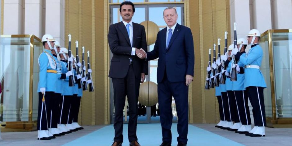 قطر تبيح أراضيها لأردوغان بالقانون.. سياسي سعودي: تركيا المستفيد الوحيد (صور)
