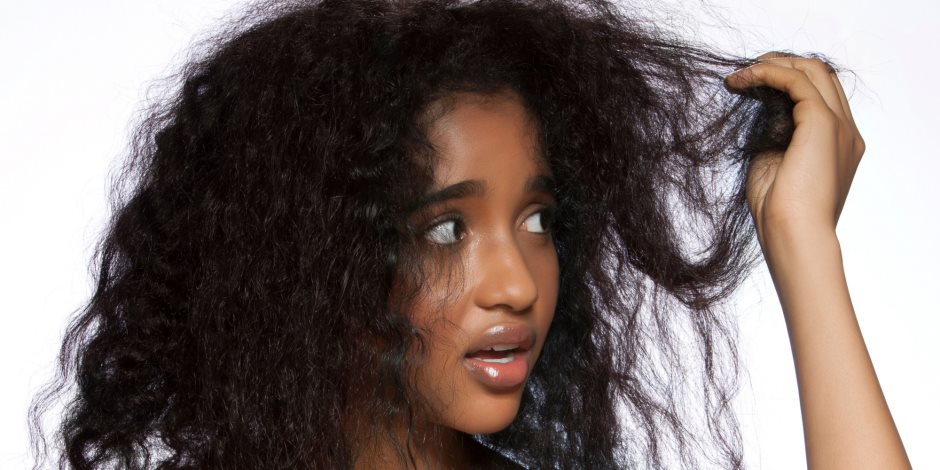 سر جمال البنت في شعرها.. تعرفي على وصفات طبيعية لعلاج تلف الشعر