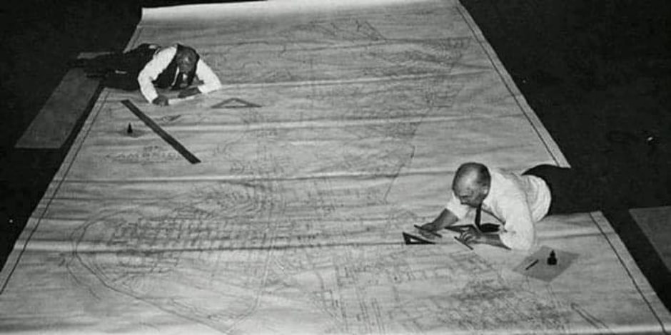 شاهد كيف كان المهندسون يصممون رسوماتهم قبل اختراع برنامج أوتوكاد (صور)