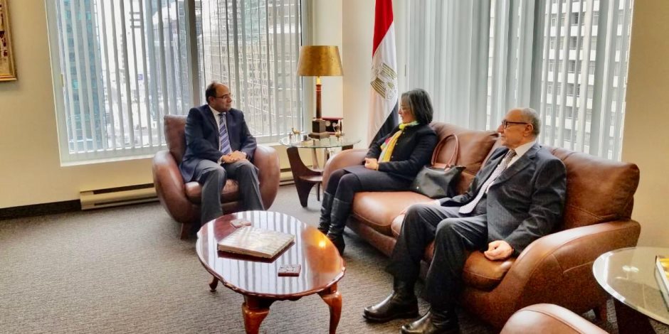 سفير مصر في كندا يلتقي أساتذة قسم الدراسات العربية بجامعة أوتاوا