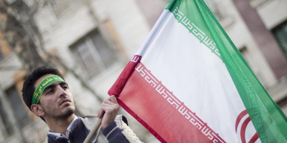 العقوبات الأمريكية ليست كافية بعد: إيران تواصل ضخ النفط في «جيوب المرتزقة»