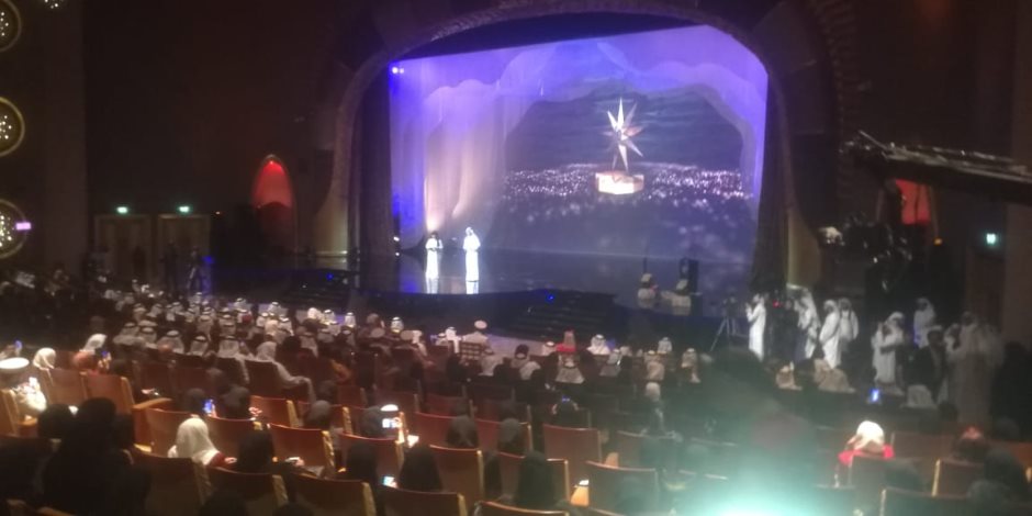 انطلاق حفل توزيع جوائز فاطمة بنت مبارك.. وسيف بن زايد يعلن تحولها للعالمية