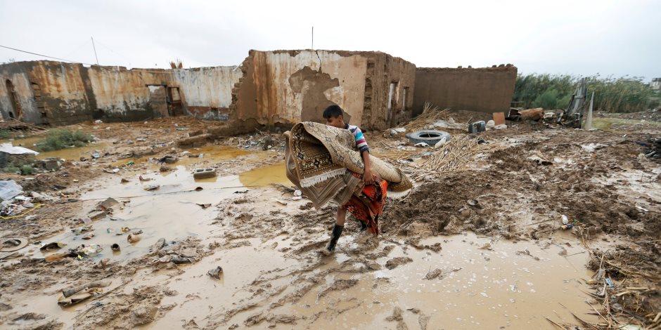 بعد غرق 70% من قضاء البصرة خسائر سيول العراق في تزايد: آلاف النازحين وغرق مئات المنازل
