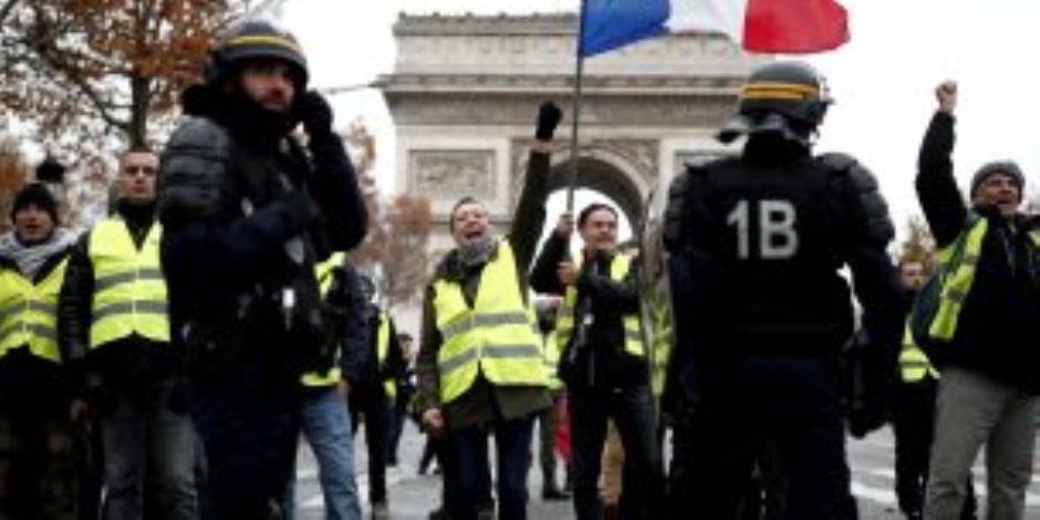 بيان "السترات الصفراء" يصدم حكومة فرنسا عقب إعلان مفاوضات حل الأزمة