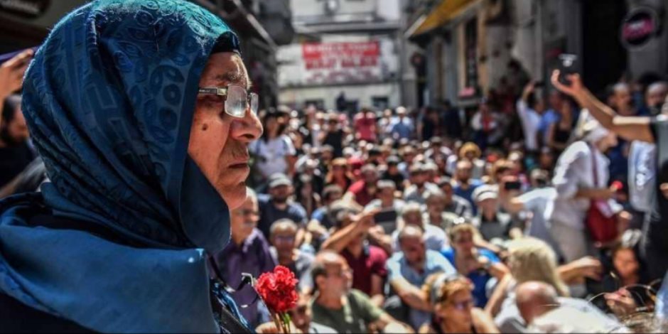 بعد 23 عاما من حزن القرنفل الأحمر.. «أمهات السبت» تكشف وجه أردوغان القبيح 