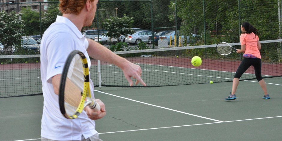 يحسن الحالة المزاجية.. تعرف على فوائد ممارسة لعبة التنس على الحياة اليومية