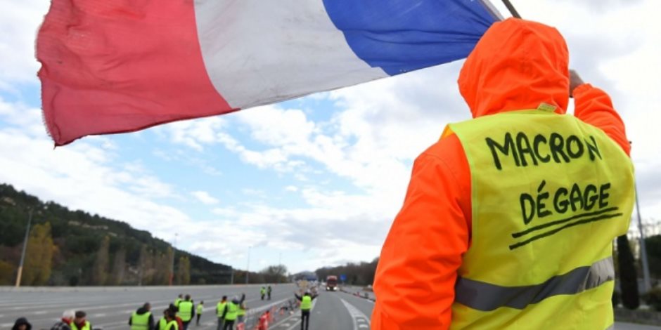 فرنسا تراقب أيادي روسيا في إثارة احتجاجات السترات الصفراء.. هل لـ«موسكو» يد فيما يحدث؟