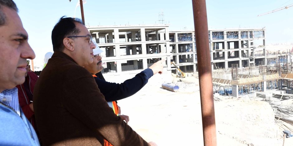 رئيس الوزراء يتابع إزالات مجرى العيون: الرئيس كلف بتطوير القاهرة.. وسكن مناسب للمتضررين