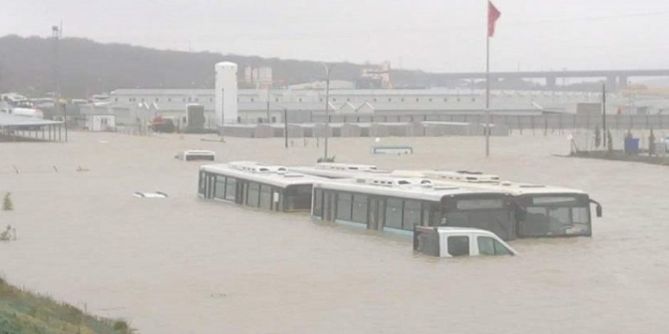 حتى المطار يكرهه.. ديكتاتور تركيا يغرق في إسطنبول للمرة الثانية