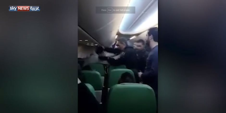 معركة داخل طائرة في الجو بعد "تكبيرة الصلاة"