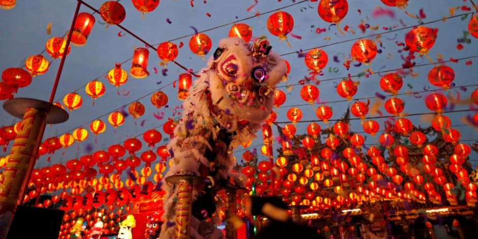 الصينيون يبدأون عاما جديدا.. حكاية عام الخنزير