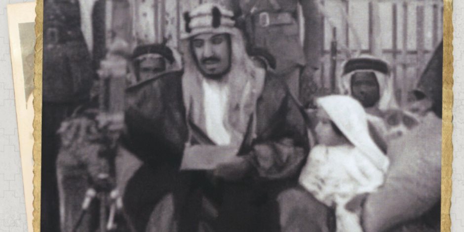 صورة للملك سلمان بن عبد العزيز وعمره 3 سنوات تحظى باهتمام واسع