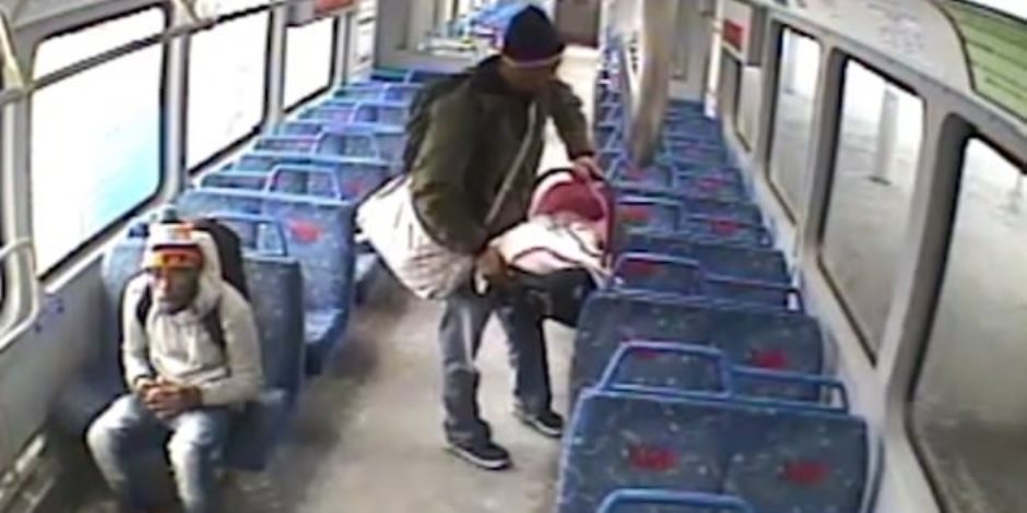 ترك ابنه الرضيع داخله.. قصة أب طارد قطارا في أمريكا (فيديو)