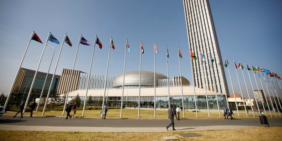 «كاف» يصدر بيانا بشأن رقابة الفيفا على الاتحاد الافريقي