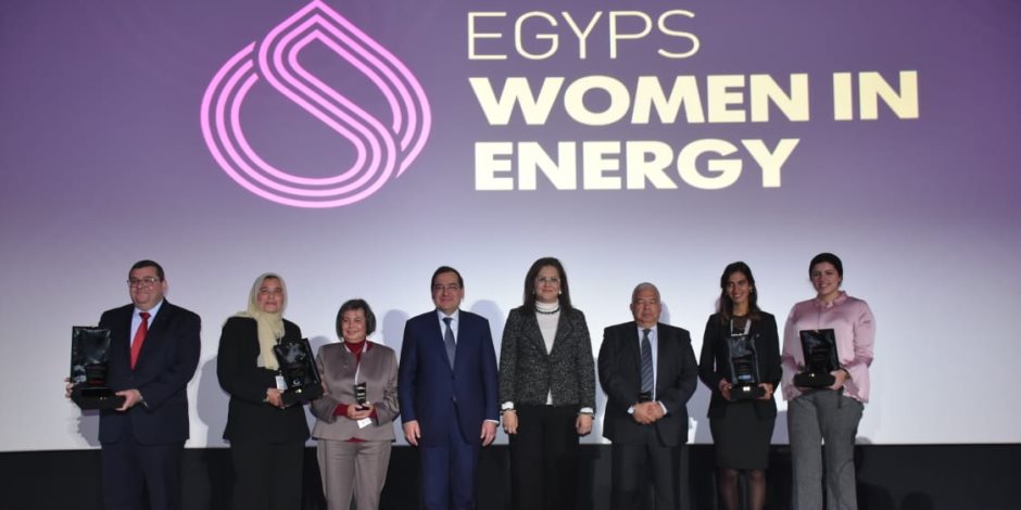 نساء على قائمة الطاقة المصرية.. 30% نسبة القيادات النسائية بقطاع البترول (صور)