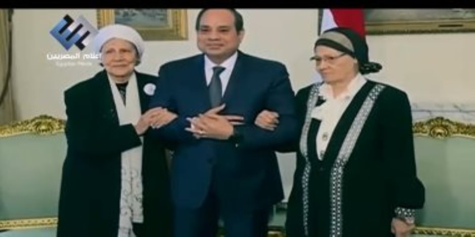 الرئيس الإنسان.. السيسي يعيد للمرأة المصرية مكانتها بعد سنوات من التهميش (فيديو)