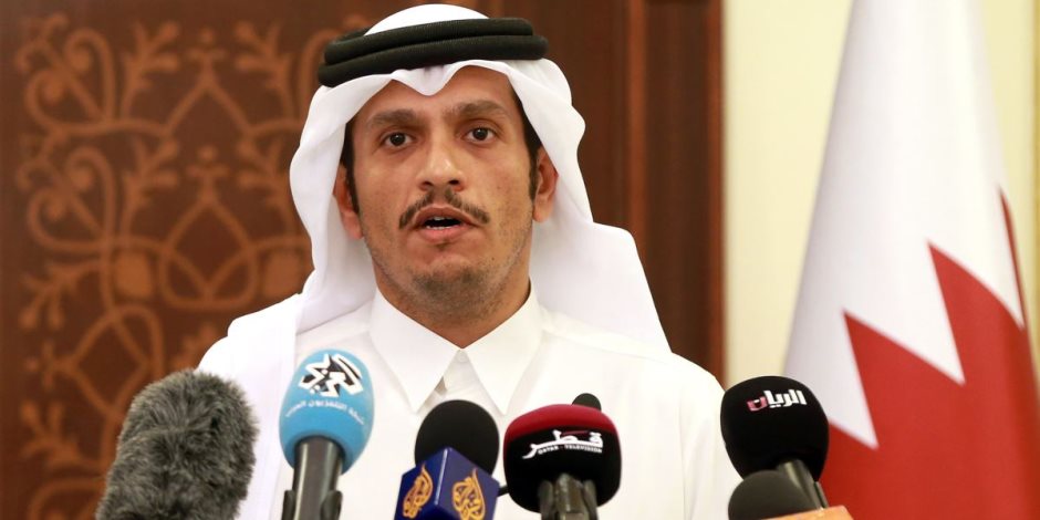 سخرية خليجية من وزير خارجية قطر بسبب «الجهل» (صور)