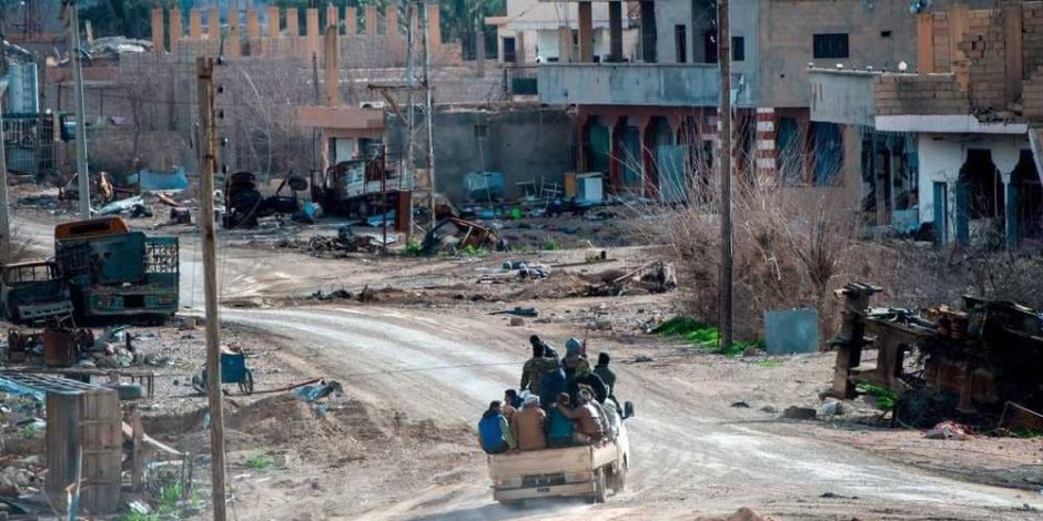 200 أسرة سورية تحت الحصار.. داعش يساوم من أجل الخروج الآمن