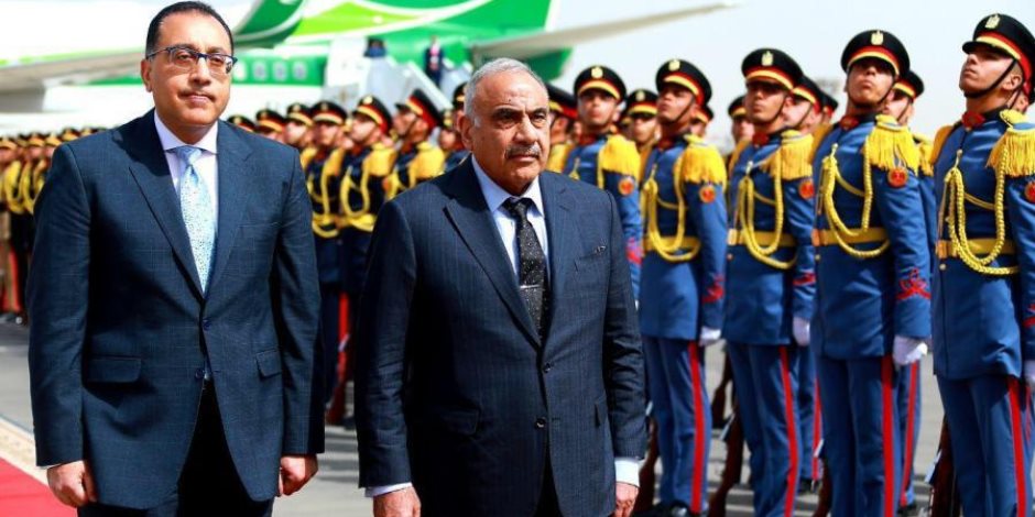 في أول زيارة خارجية منذ توليه المنصب.. رئيس الوزراء العراقي يصل القاهرة