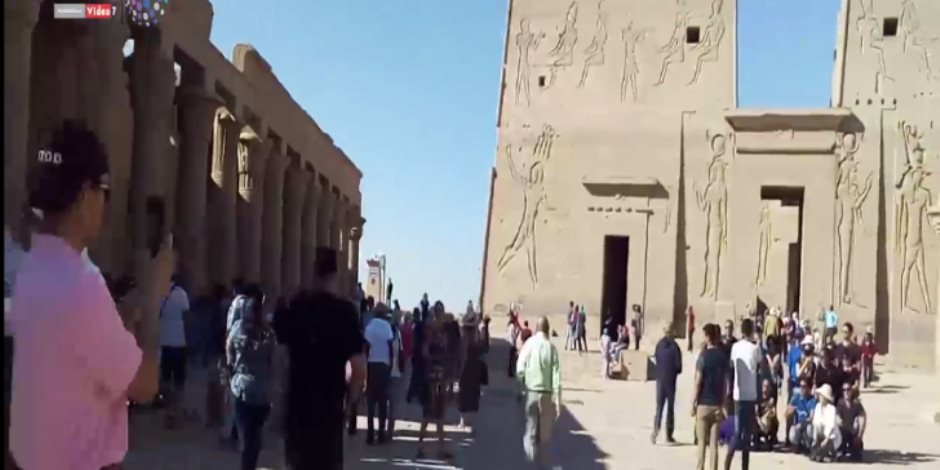 هنا غنى عمرو دياب «عودوني».. «صوت الأمة» داخل معبد فيلة الشاهد على تاريخ مصر (فيديو) 