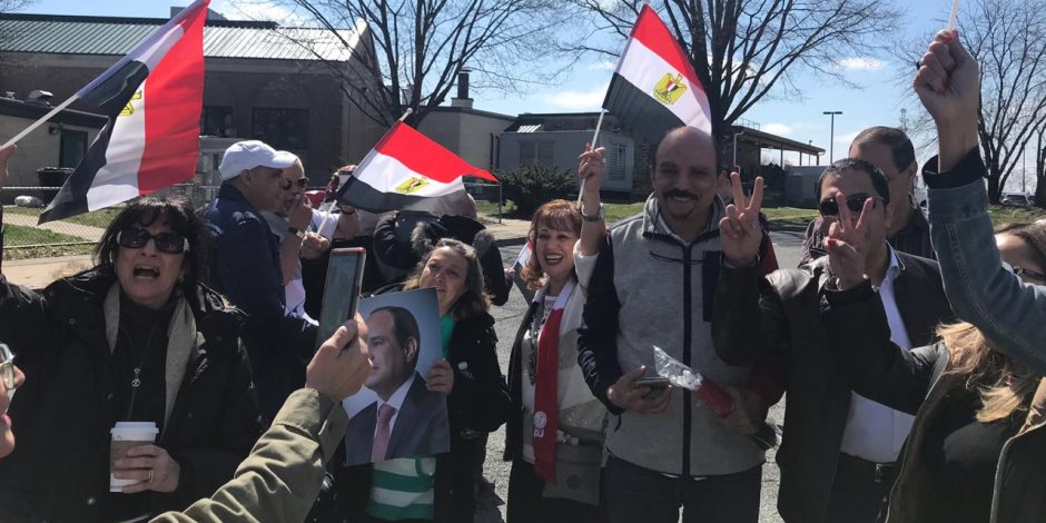 واشنطن تتزين بالأعلام المصرية لاستقبال الرئيس (فيديو جراف)