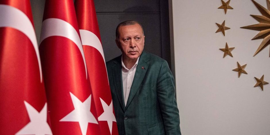 رئيس تركيا يقلد مشهد علاء ولى الدين.. «لف وارجع تاني»