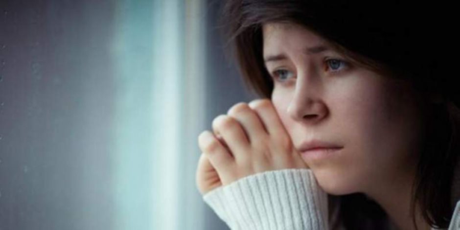 6 أعراض للاكتئاب الموسمي.. تعرف عليها
