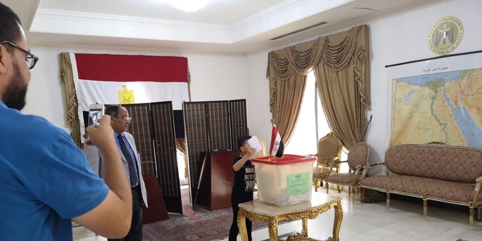 لليوم الثاني.. السفارة المصرية ببكين تفتح أبوابها لمواصلة التصويت بالاستفتاء على الدستور
