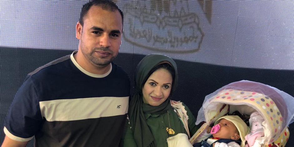 الطفل "عبد الحميد".. أصغر ناخب في الكويت يشارك والديه في الاستفتاء