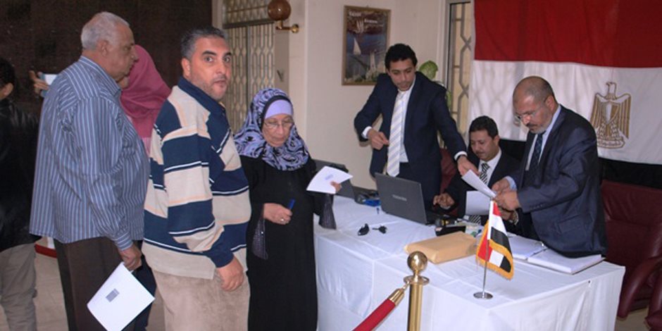 فتح باب التصويت للمصريين على التعديلات الدستورية بسلطنة عمان.. والسفير: الأعداد في تزايد 