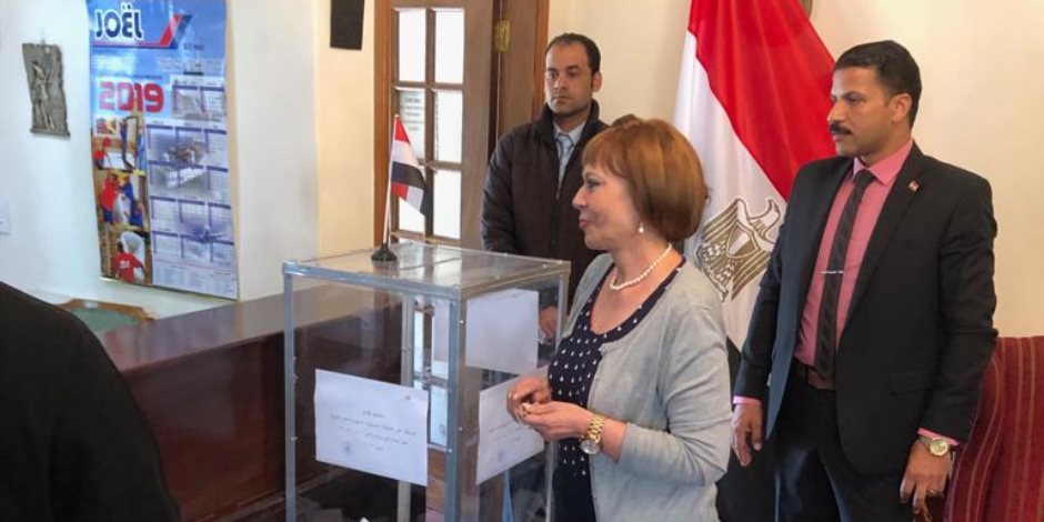 المصريون بجنوب أفريقيا والنمسا يشاركون في استفتاء الدستور لليوم الثاني (صور) المصريون بجنوب أفريقيا والنمسا يشاركون في استفتاء الدستور لليوم الثاني (صور)