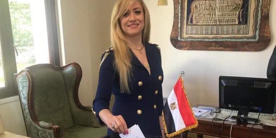 الجالية المصرية بألبانيا تتوافد على مقر السفارة للتصويت على التعديلات الدستورية (صور) 