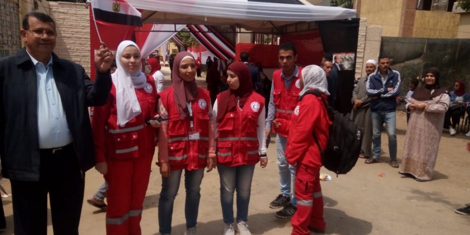 حملة الهلال الأحمر تحرص علي التواجد داخل لجان التعديلات الدستورية بالمنيل